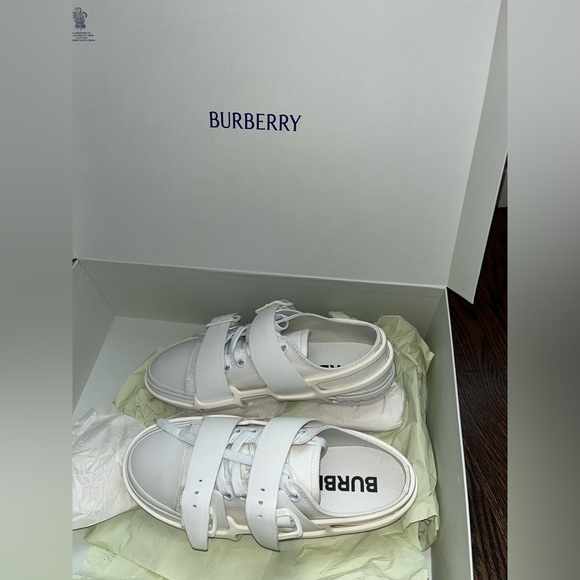 burberry shoes - Picture 1 of 3